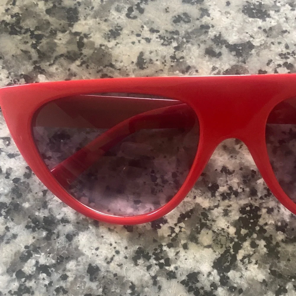GAP retro style cat eye sunglasses